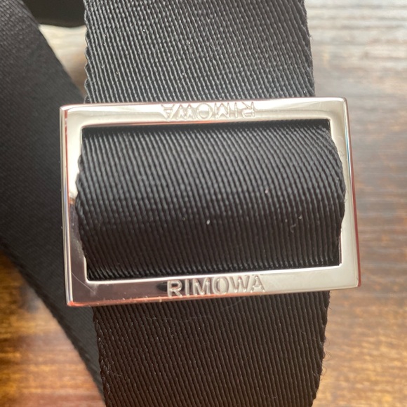 Rimowa crossbody bag. Used. Excellent condition - Picture 3 of 10